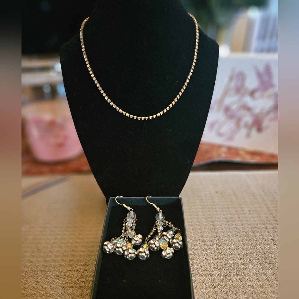 Necklace and earrings set